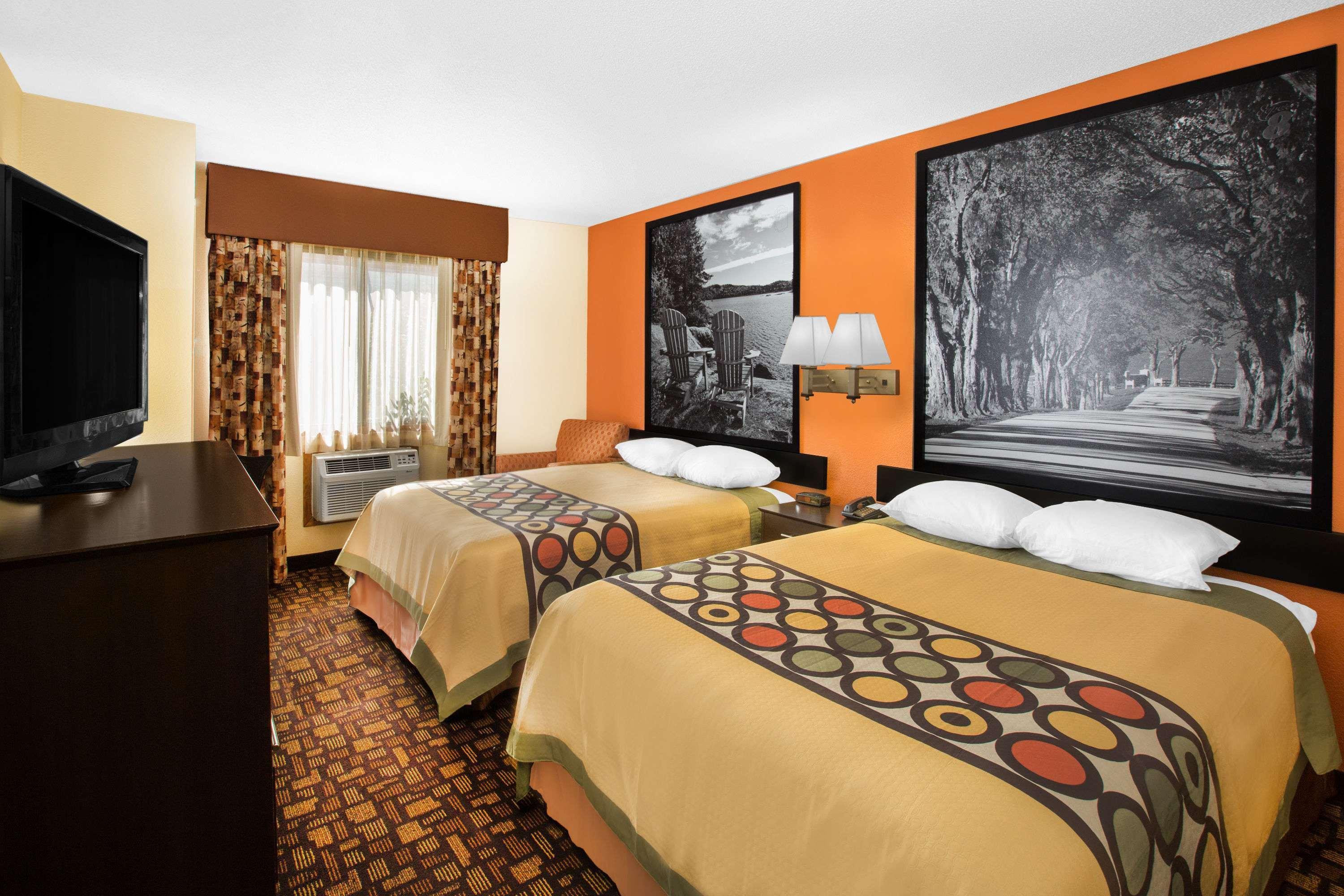 Super 8 By Wyndham Clive Ia Motel Eksteriør bilde