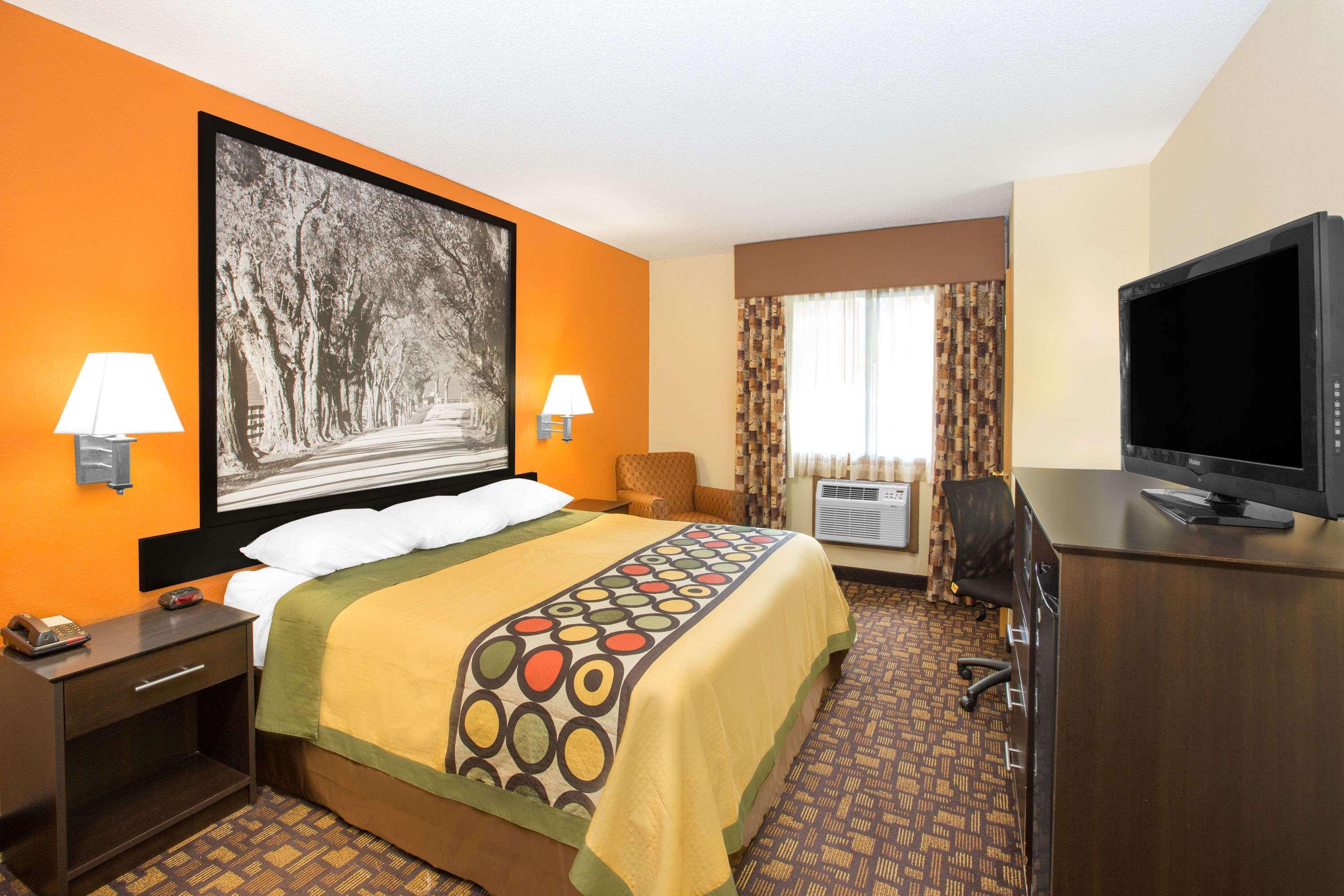 Super 8 By Wyndham Clive Ia Motel Eksteriør bilde