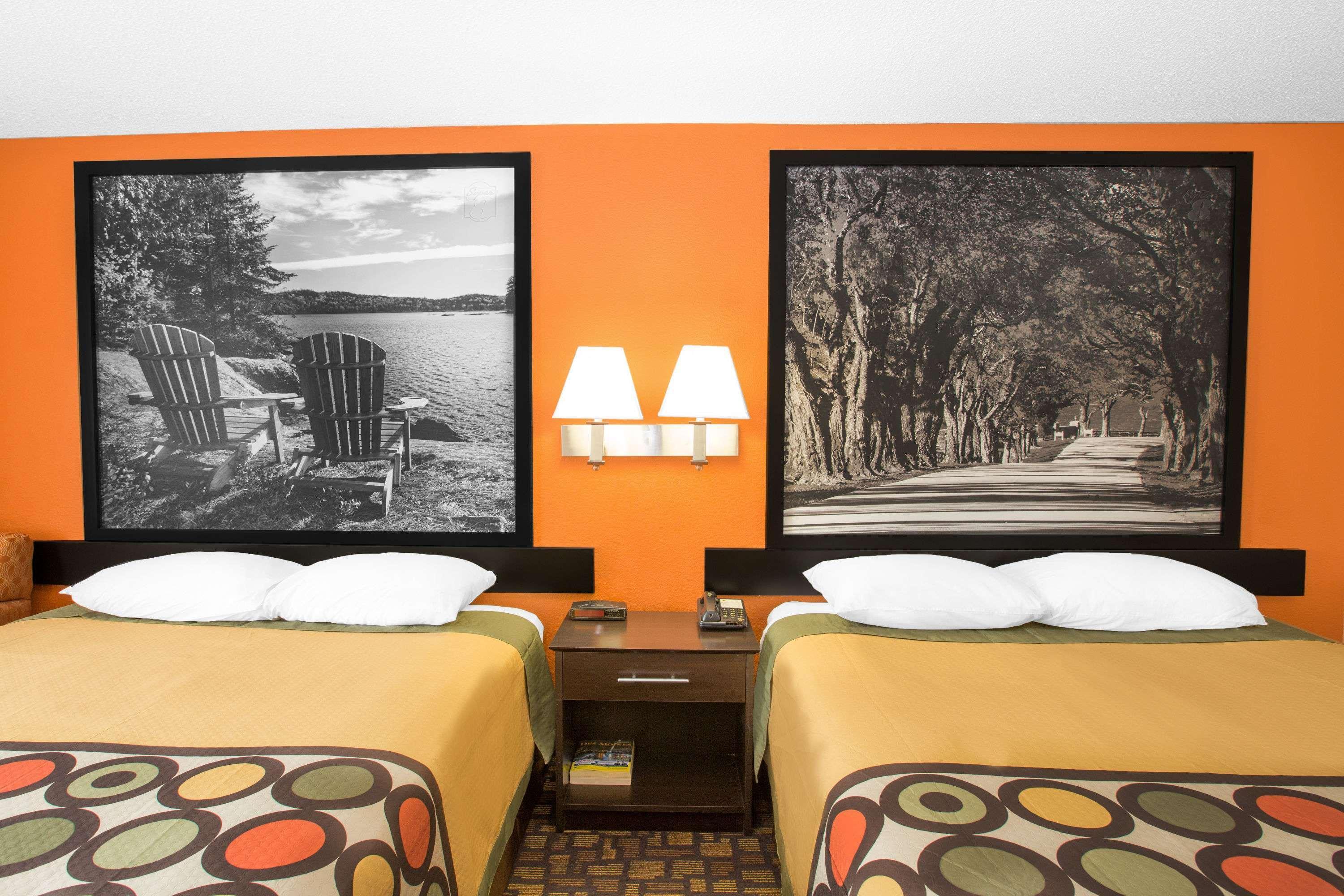 Super 8 By Wyndham Clive Ia Motel Eksteriør bilde
