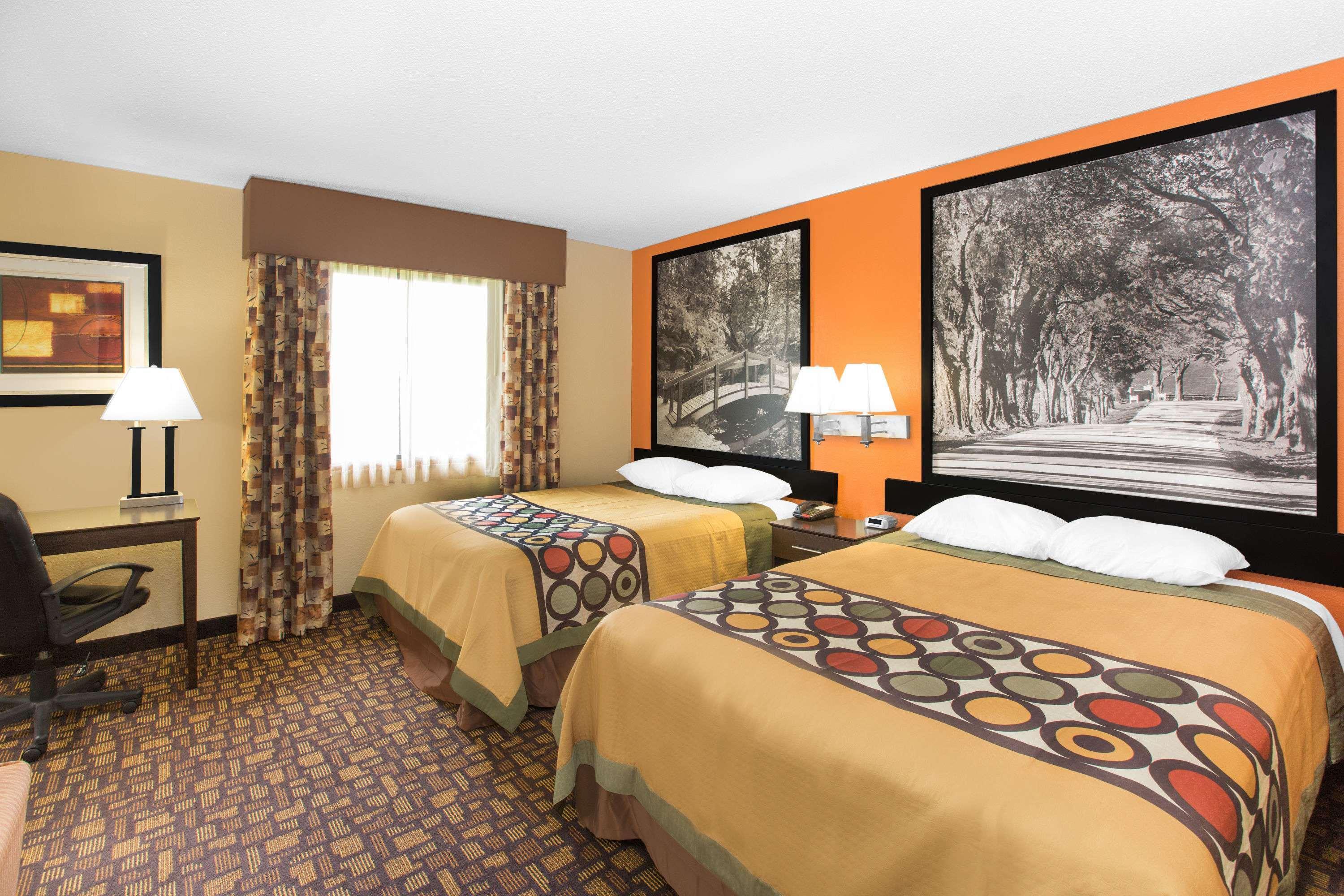 Super 8 By Wyndham Clive Ia Motel Eksteriør bilde