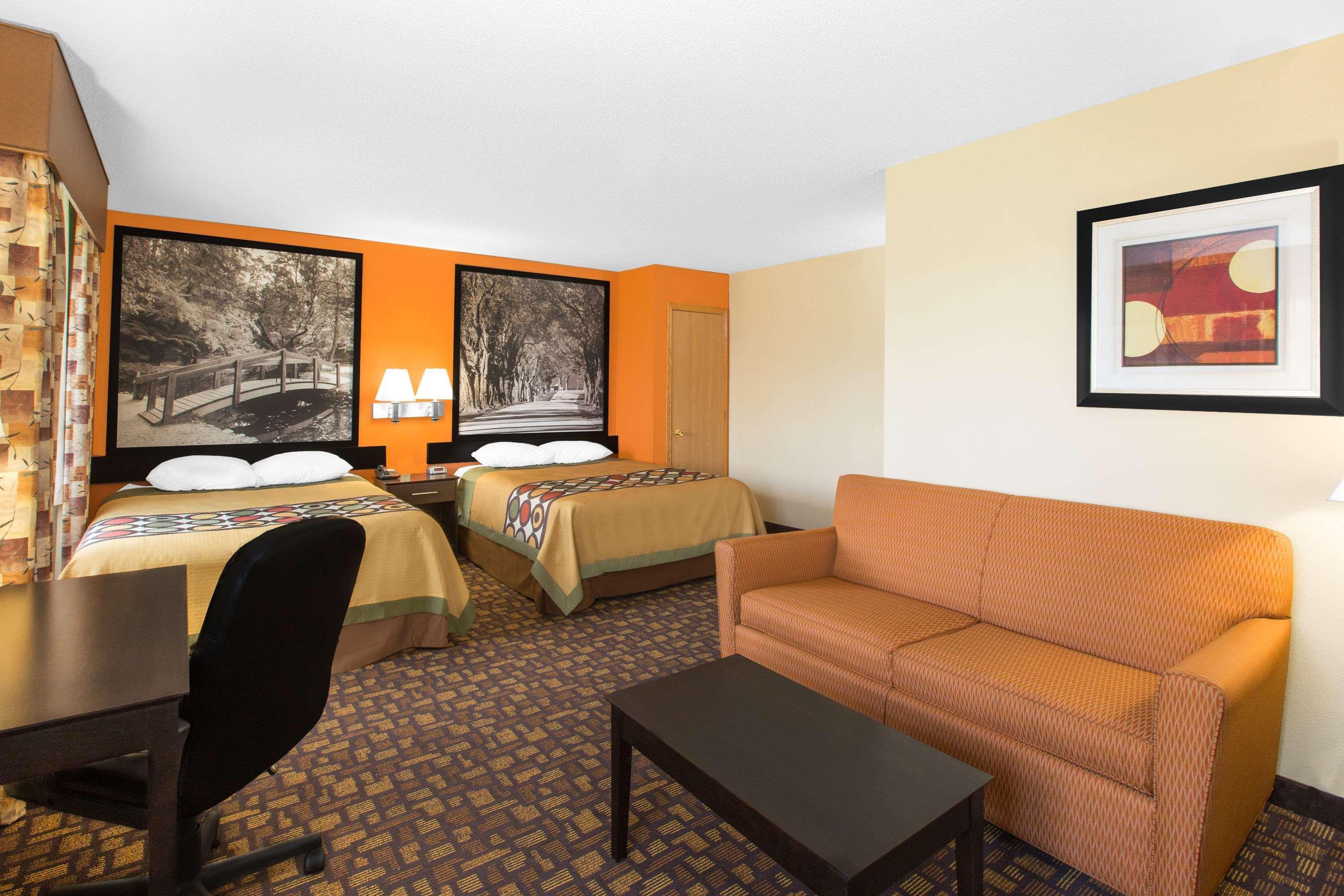 Super 8 By Wyndham Clive Ia Motel Eksteriør bilde