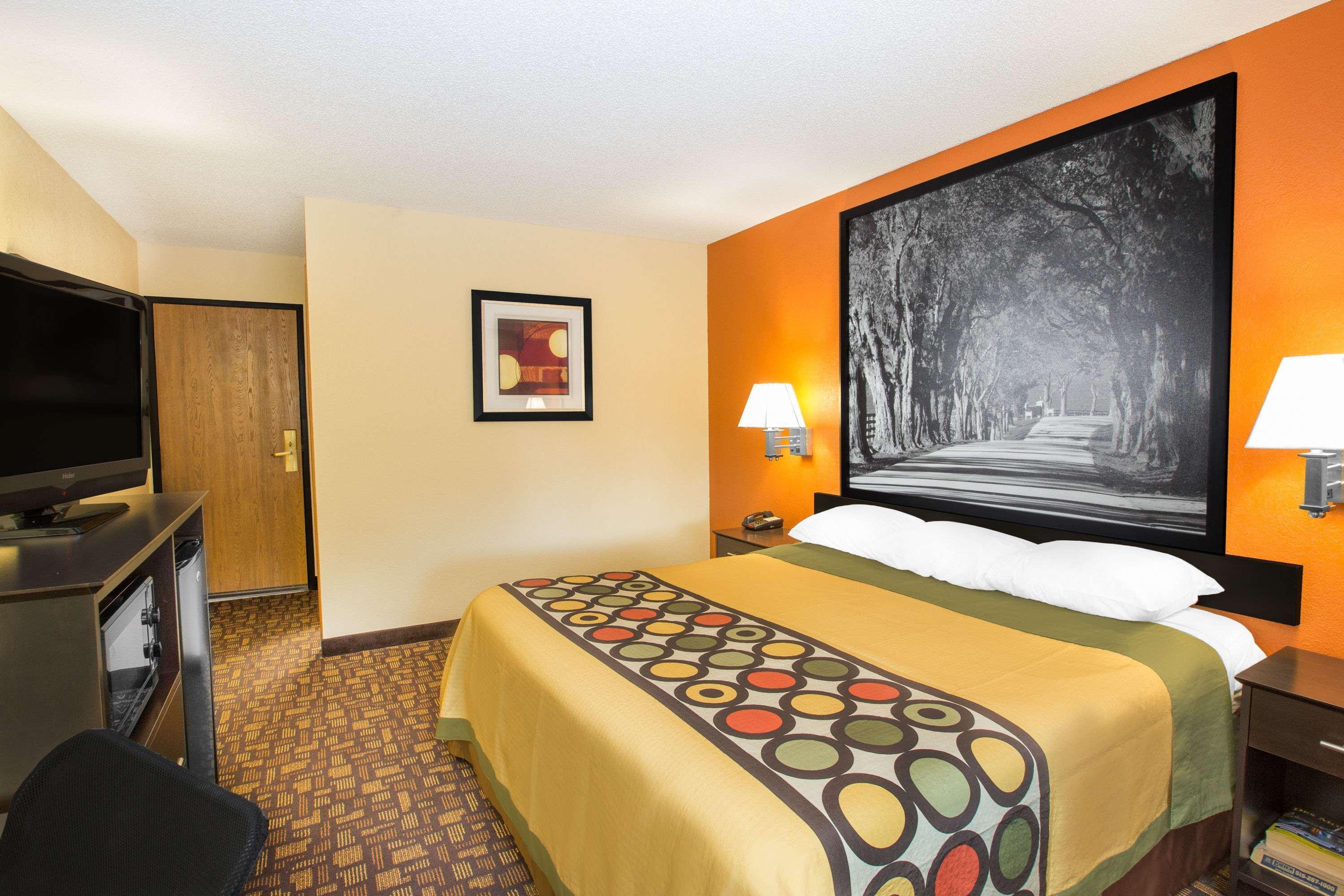 Super 8 By Wyndham Clive Ia Motel Eksteriør bilde